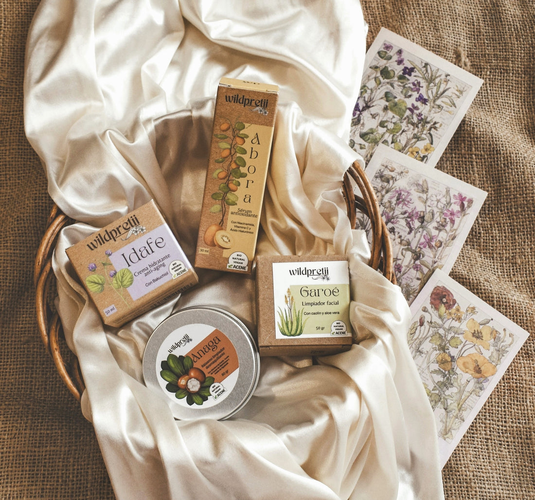 Los cuatro productos de cuidado facial de wildpretii sobre un plato de cerámica